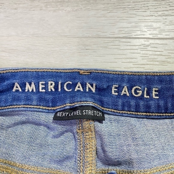 American Eagle Stretch Denim Midi Short, Medium Wash, Size 0 - Picture 2 of 9